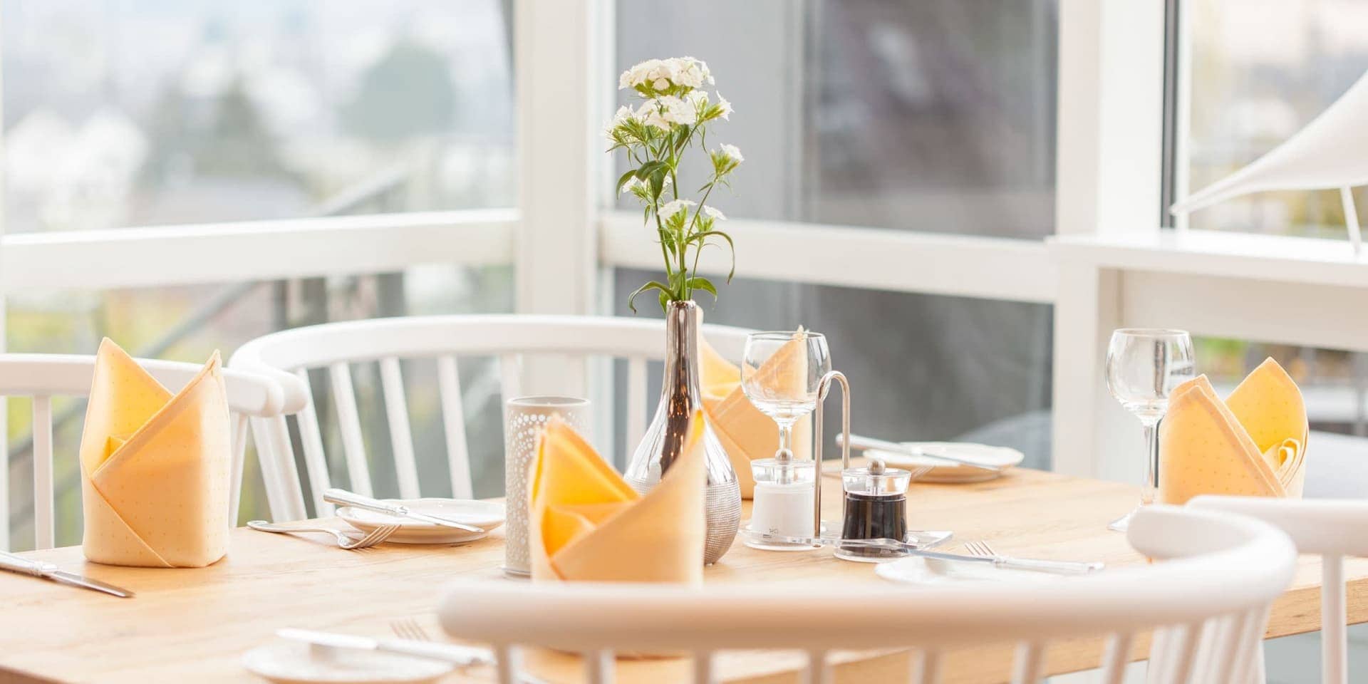 gedeckter Tisch im Hotel Panorama