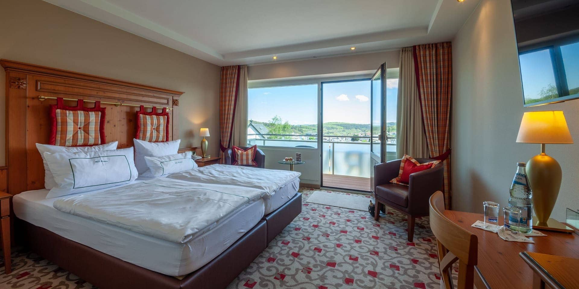 Hotel Zimmer mit Panorama Blick auf Daun